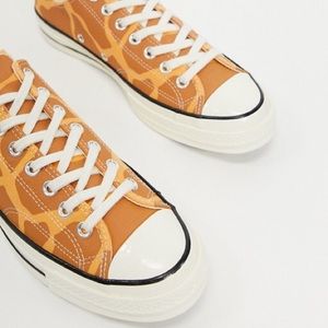 giraffe converse